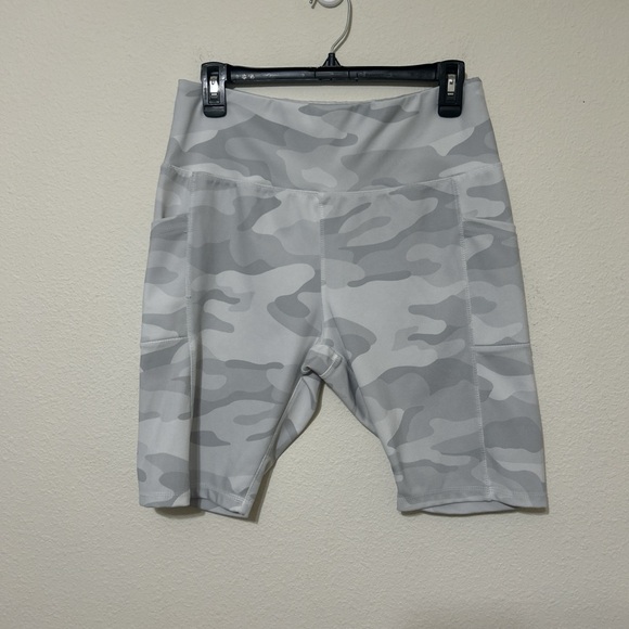 Embrace Life Athleisure Camo High Waisted Biker Shorts With Pockets XL - Picture 4 of 7